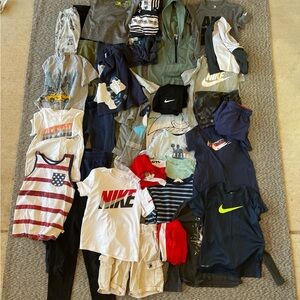 Nike Kids Graphic Tee - White and Black